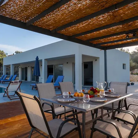 Tina By Vintage Travel Villa