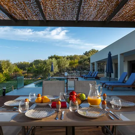 Tina By Vintage Travel Villa